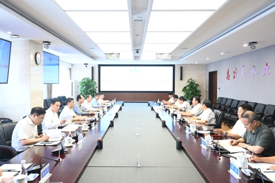 中國(guó)電建黨委書(shū)記、董事長(zhǎng)丁焰章與中國(guó)南水北調(diào)集團(tuán)黨組書(shū)記、董事長(zhǎng)蔣旭光會(huì)談