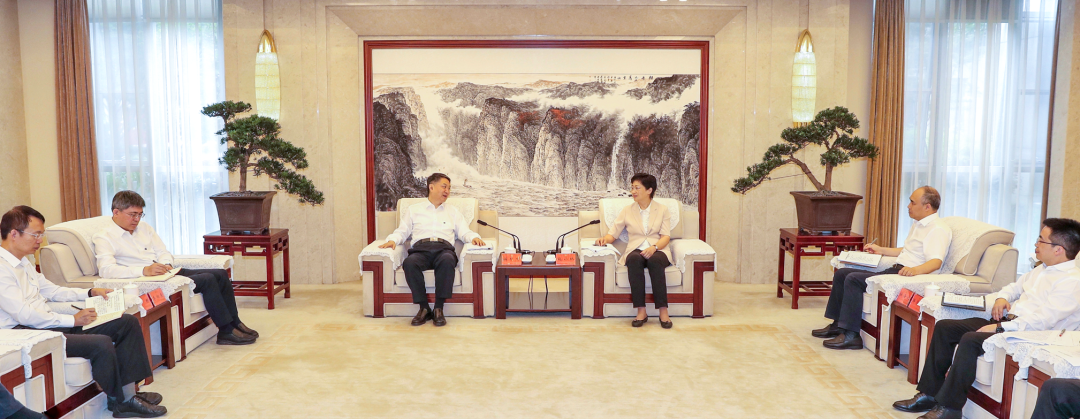 華能集團(tuán)黨組書(shū)記、董事長(zhǎng)拜會(huì)四川省委副書(shū)記、成都市委書(shū)記施小琳