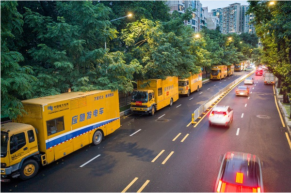 馳援深圳 南方電網(wǎng)快速投入260多輛應(yīng)急發(fā)電車搶修復電