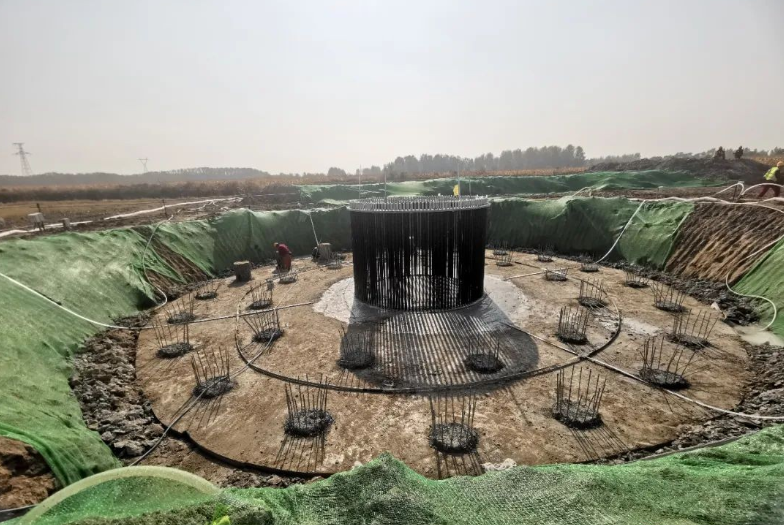中國石油在建單體規(guī)模最大集中風電項目首臺風機基礎(chǔ)澆筑完成