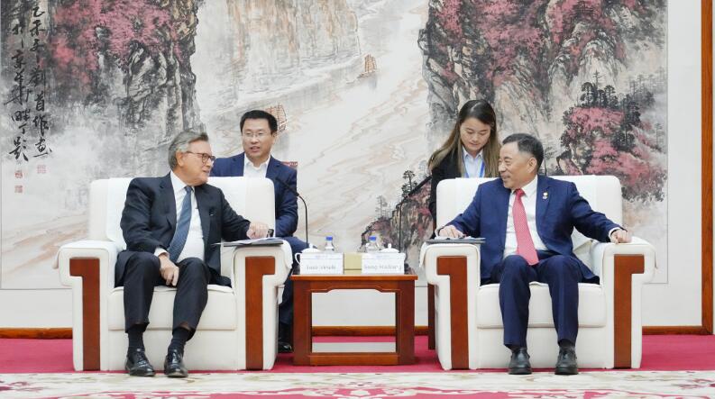 中國(guó)能建黨委書記、董事長(zhǎng)宋海良與渣打集團(tuán)主席韋浩思會(huì)談