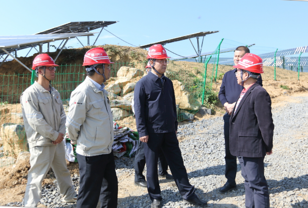 華銀電力黨委書記、董事長賀子波到婁底百萬光伏基地、金電公司調(diào)研指導(dǎo)