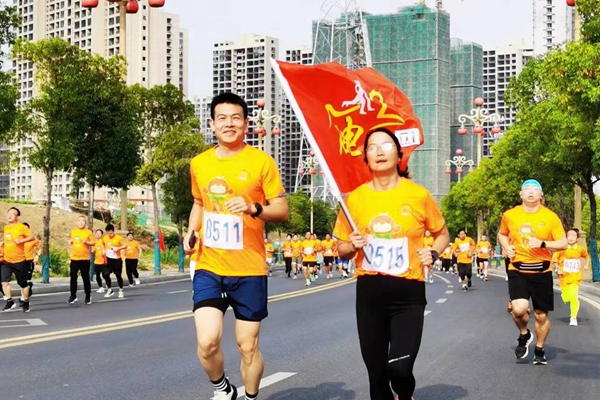 陜煤石電公司員工參加石門(mén)縣“橙”跑活動(dòng)