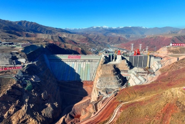 國(guó)家重點(diǎn)能源項(xiàng)目青?，敔枔跛娬鞠麻l蓄水
