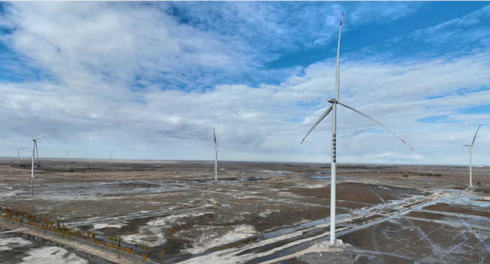 24臺！大慶辰能100MW平價風電項目全部風機吊裝完成