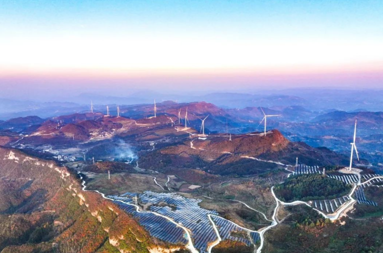 廣東能源集團首個風光互補一體化項目全容量并網(wǎng)發(fā)電