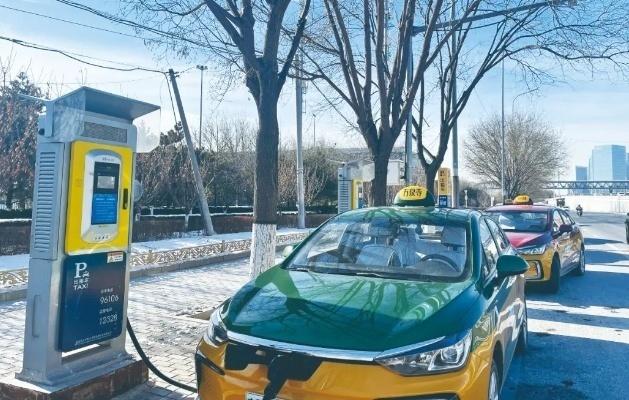 一天去四趟換電站，新能源出租車“不抗凍”怎么開