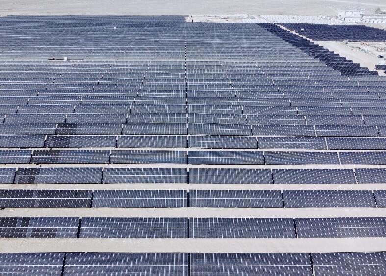 新疆喀什莎車(chē)光儲(chǔ)一體化項(xiàng)目并網(wǎng)發(fā)電