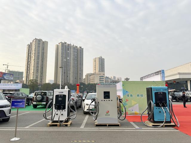 京能新能源助力婁底市新能源汽車下鄉(xiāng)，為鄉(xiāng)村振興添“綠”