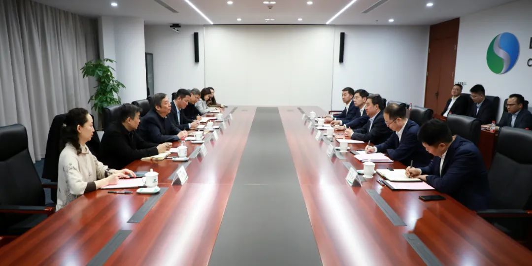 中國電氣裝備黨委書記、董事長白忠泉會見上海市經(jīng)濟和信息化委員會副主任戎之勤