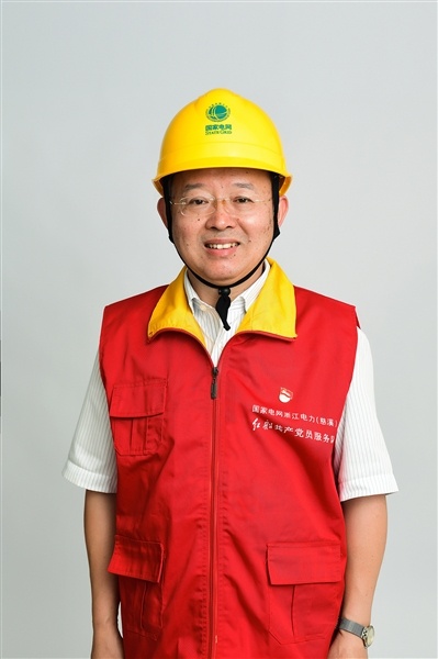 全國人大代表、國網(wǎng)浙江慈溪市供電公司客服中心社區(qū)經(jīng)理錢海軍——讓訴訟服務(wù)之光照亮千家萬戶