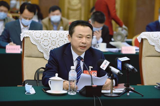 【兩會(huì)好聲音】全國(guó)人大代表、天能控股董事長(zhǎng)張?zhí)烊危和苿?dòng)《可再生能源法》修訂，保障國(guó)家能源安全