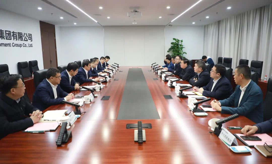 中國(guó)電氣裝備黨委書記、董事長(zhǎng)白忠泉會(huì)見(jiàn)上海市靜安區(qū)委書記于勇