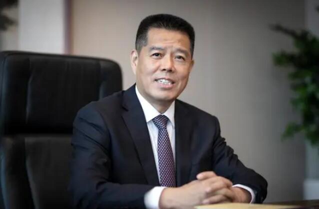 加快推動(dòng)傳統(tǒng)煤炭企業(yè)向新能源企業(yè)轉(zhuǎn)型發(fā)展——訪全國人大代表，山東能源集團(tuán)黨委書記、董事長 李偉