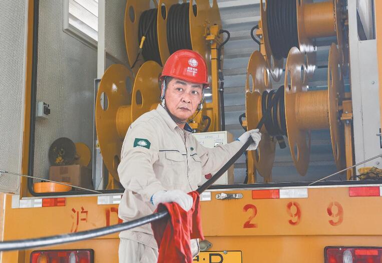 【國(guó)網(wǎng)楷?！垮X忠：匠心筑夢(mèng) 向光而行