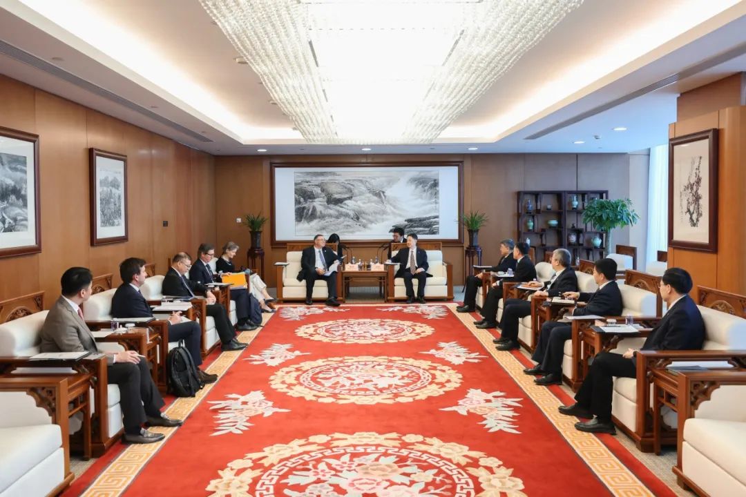 中國華能集團(tuán)董事長(zhǎng)溫樞剛會(huì)見道達(dá)爾能源董事長(zhǎng)潘彥磊