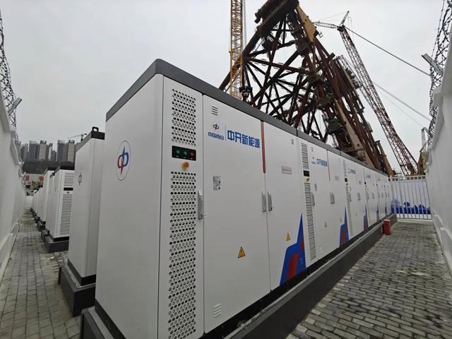 工商業(yè)儲(chǔ)能百團(tuán)大戰(zhàn)：超300家公司擠入場(chǎng)，3年或?qū)⒆咄旯夥?年路