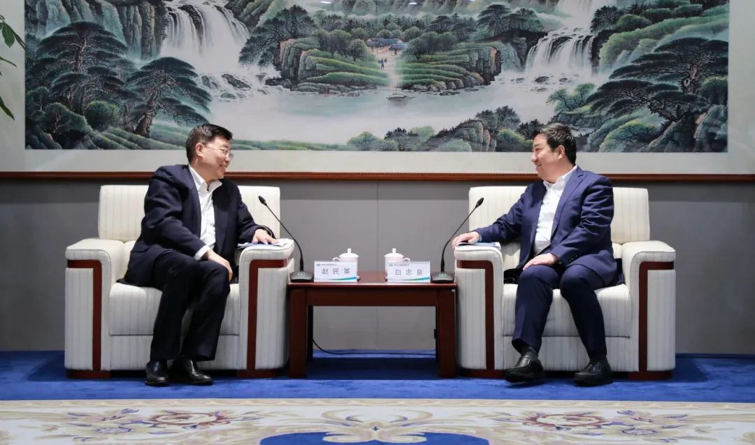 中國(guó)電氣裝備黨委書記、董事長(zhǎng)白忠泉會(huì)見首鋼集團(tuán)黨委書記、董事長(zhǎng)趙民革