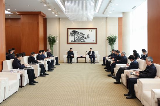 華能集團(tuán)董事長(zhǎng)溫樞剛、總經(jīng)理鄧建玲會(huì)見(jiàn)國(guó)家電網(wǎng)董事長(zhǎng)張智剛