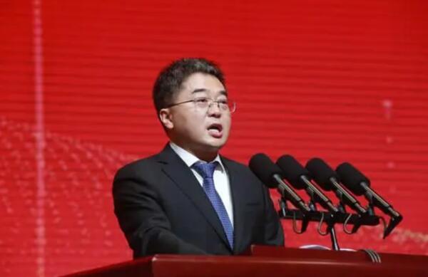 “垃圾大王”嚴(yán)圣軍，拿啥完成近千億投資?