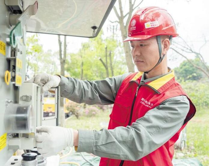 賀彪：星城萬(wàn)家燈火，“帶電護(hù)衛(wèi)”用心守候