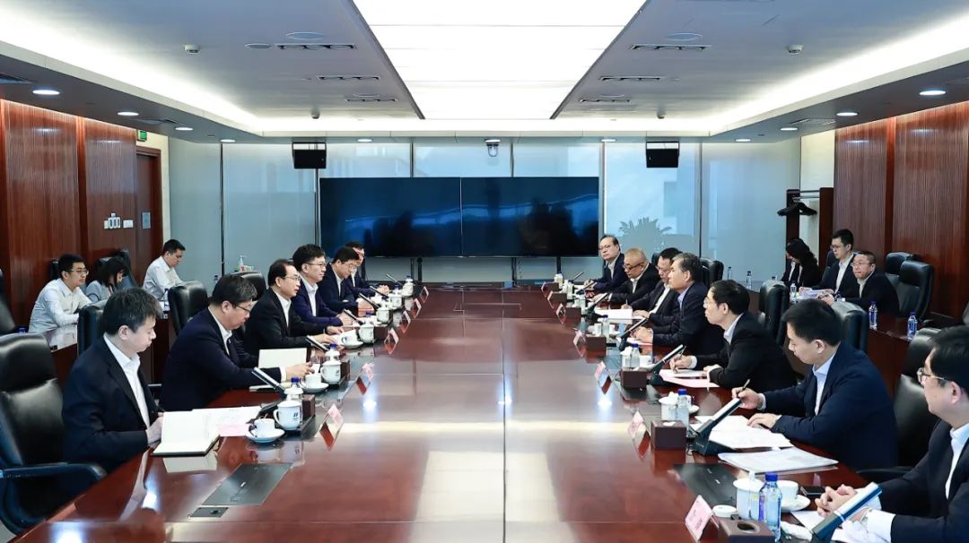 華電集團黨組書記、董事長江毅與中國太平保險集團黨委書記、董事長王思東舉行會談