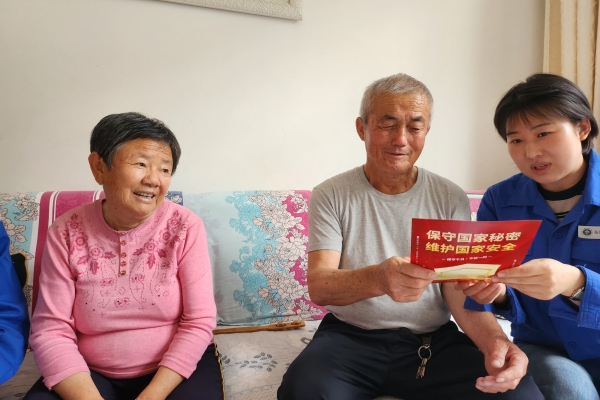 內(nèi)蒙古電力公司烏海千里山供電公司黨支部、工會(huì)、團(tuán)支部（青工委）開(kāi)展“蒙電愛(ài)心光明行”保密宣傳活動(dòng)