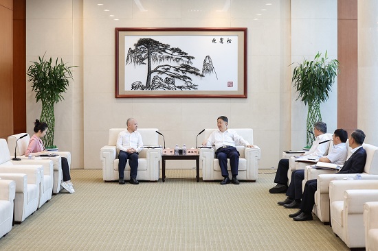 華能集團(tuán)黨組書(shū)記、董事長(zhǎng)溫樞剛會(huì)見(jiàn)?？谑惺虚L(zhǎng)丁暉