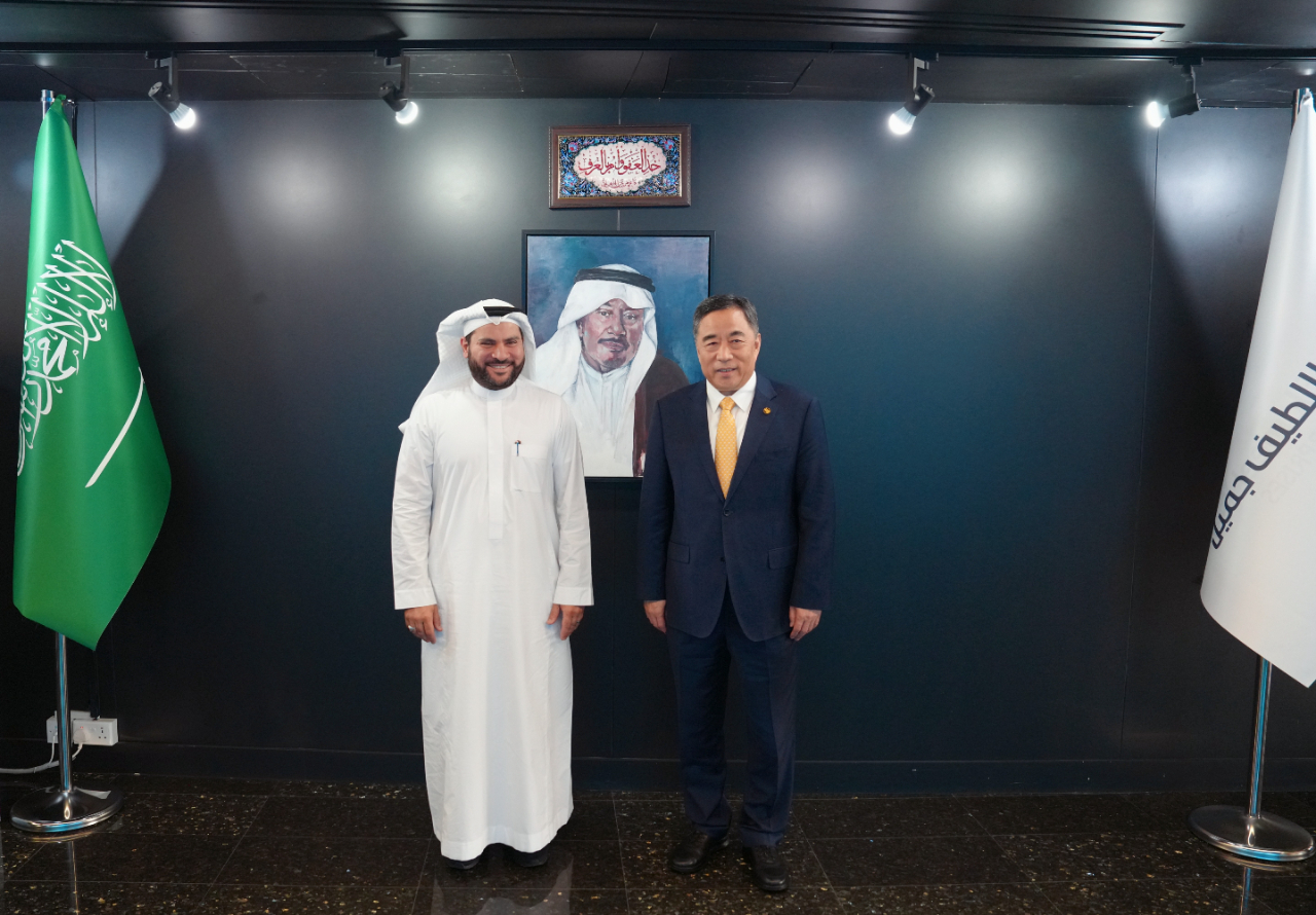 中國能建黨委書記、董事長宋海良會見沙特安利捷集團董事長費薩爾·薩姆努迪  中國能建 2024-06-10 15:00 黑龍江  當(dāng)?shù)貢r間6月9日，中國能建黨委書記、董事長宋海良在吉達(dá)與沙特安利捷集團董