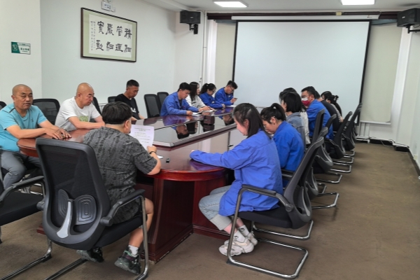 烏海千里山供電公司：加強(qiáng)理論學(xué)習(xí)，風(fēng)清氣正過(guò)節(jié)