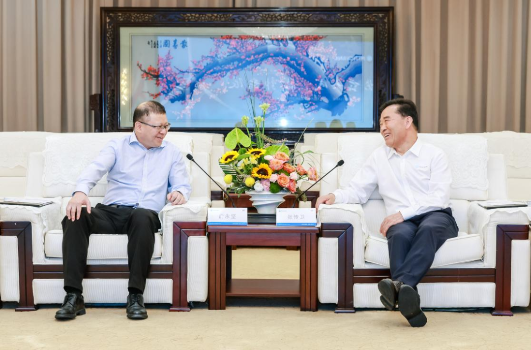 明陽集團(tuán)董事長(zhǎng)張傳衛(wèi)會(huì)見道達(dá)爾能源中國區(qū)主席俞永堅(jiān)