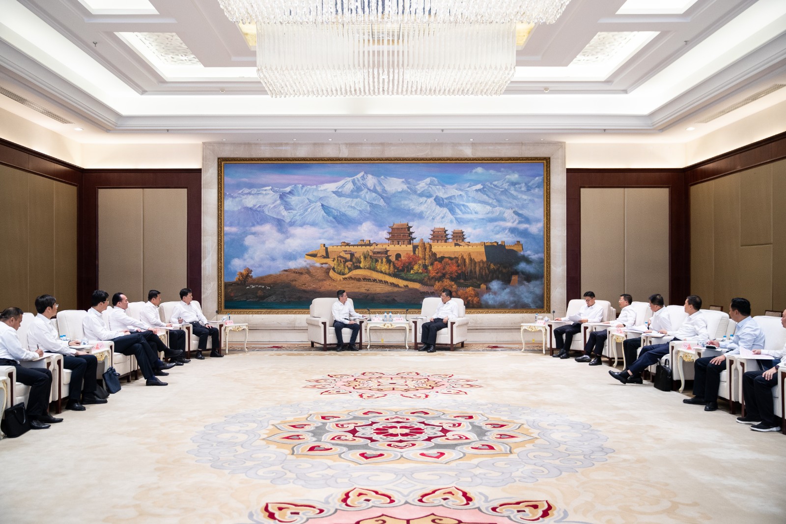 國家能源集團(tuán)總經(jīng)理、黨組副書記余兵拜會(huì)甘肅省省長任振鶴并出席蘭洽會(huì)