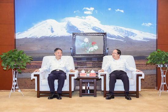 華能集團有限公司黨組書記、董事長溫樞剛拜會克州黨委書記王學(xué)東