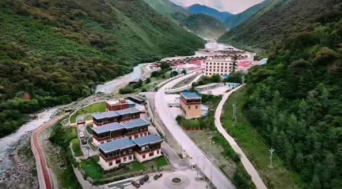 培育壯大清潔能源產(chǎn)業(yè)，推動(dòng)白玉綠色低碳高質(zhì)量發(fā)展