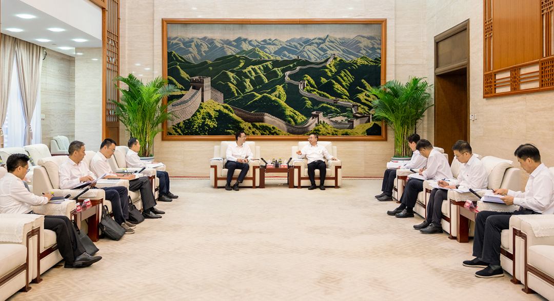 大唐集團(tuán)有限公司黨組書(shū)記、董事長(zhǎng)鄒磊與宜賓市委書(shū)記方存好會(huì)談