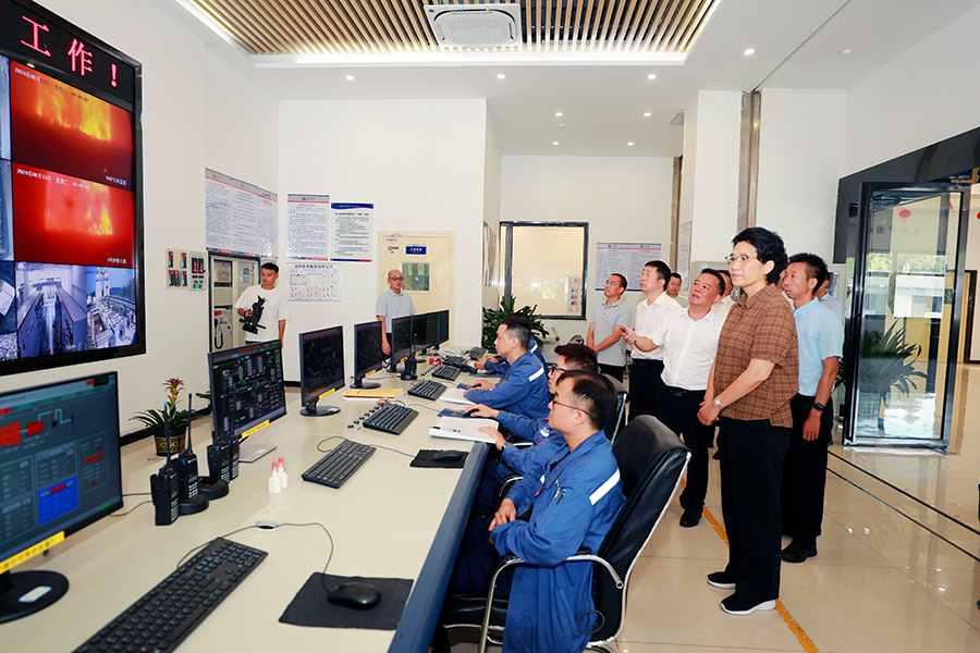 湘西州委副書記、州長陳華深入吉首市調(diào)研垃圾回收焚燒發(fā)電工作