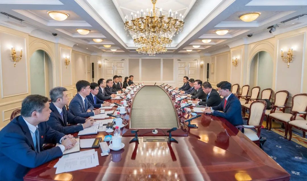 大唐集團(tuán)黨組書(shū)記、董事長(zhǎng)鄒磊與老撾總理府辦公廳部長(zhǎng)、總理首席顧問(wèn)西納萬(wàn)·蘇發(fā)努馮會(huì)談