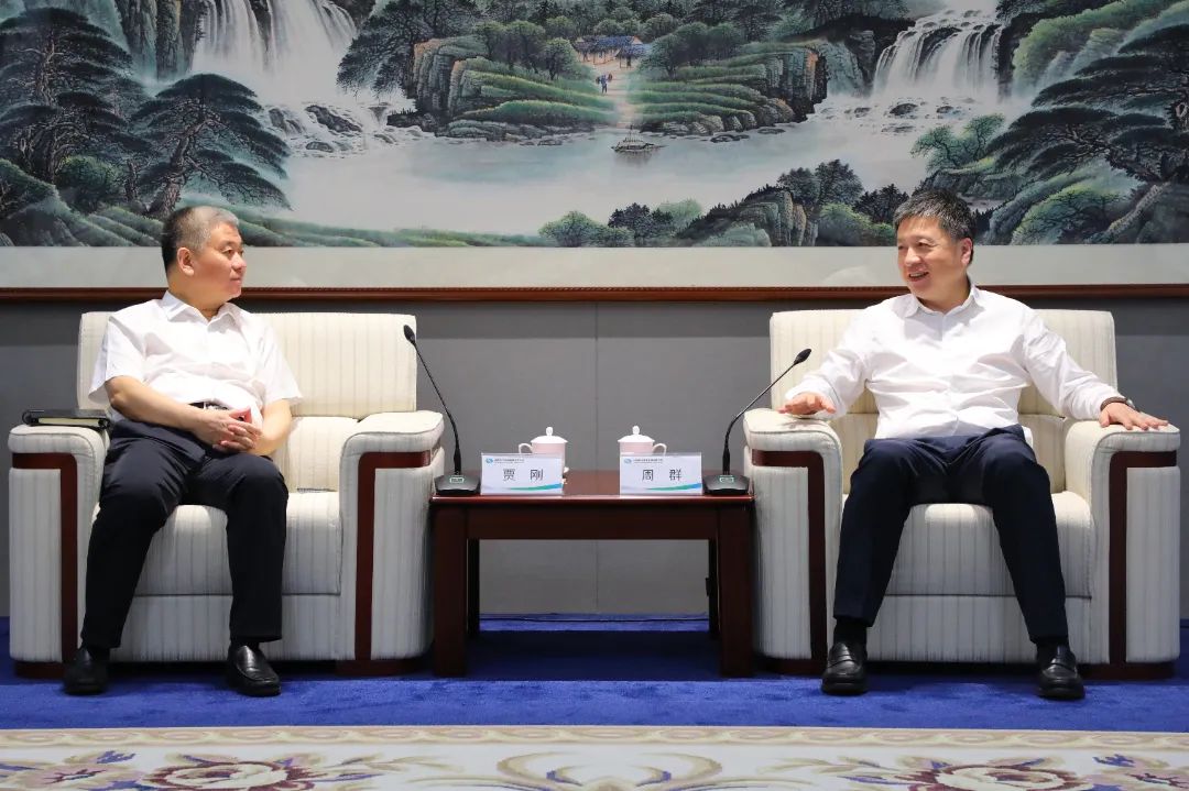 中國電氣裝備黨委副書記、總經(jīng)理周群會(huì)見日照市委常委、常務(wù)副市長賈剛