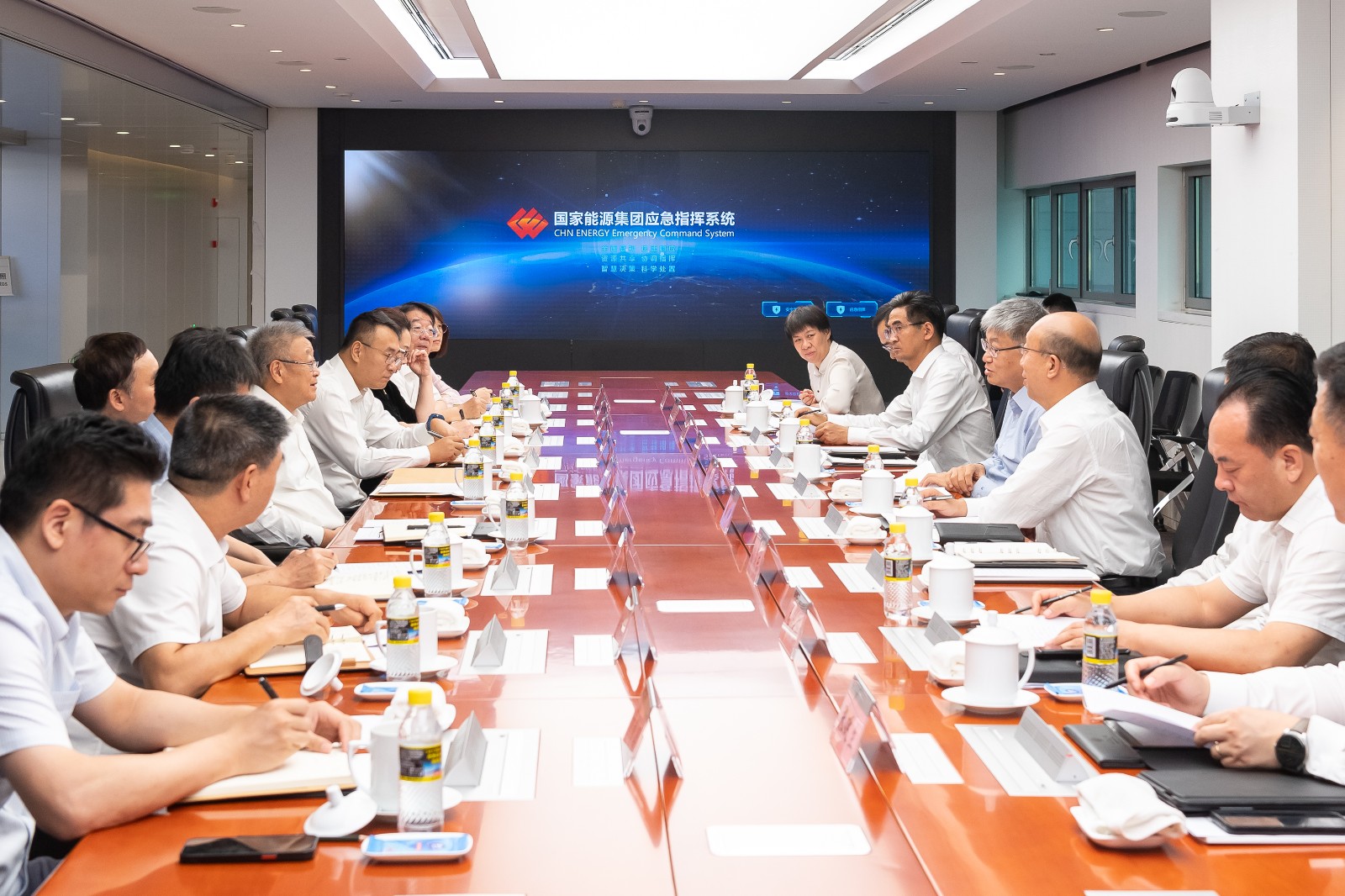 國家能源集團(tuán)黨組書記劉國躍與中國冶金地質(zhì)總局黨委書記牛建華舉行工作會(huì)談