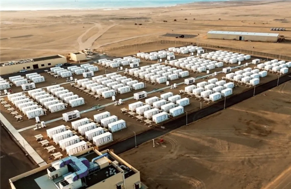 華為建立全球最大光儲(chǔ)微網(wǎng)電站“紅?！保耗旯╇姵?0億度