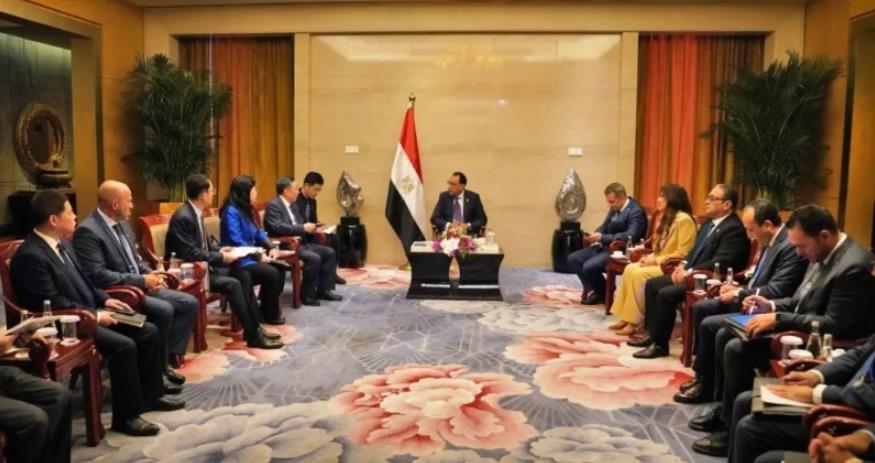 中國能建黨委書記、董事長宋海良拜會埃及總理馬德布利