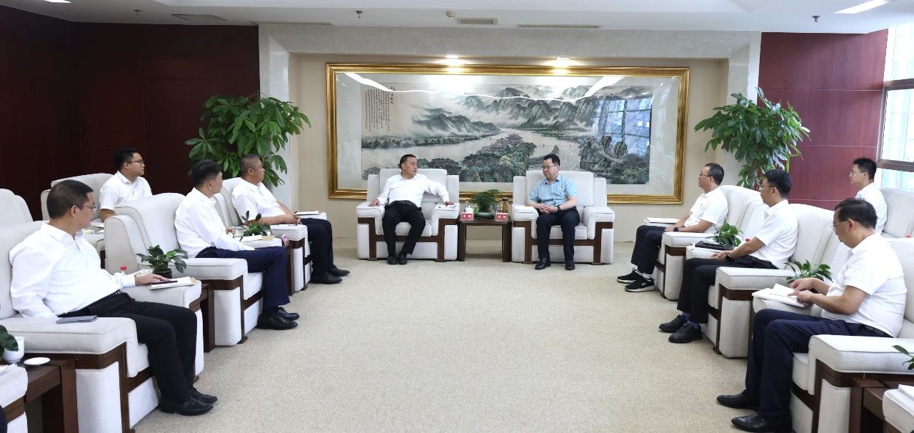 大唐四川公司黨委書記、董事長梁華與中建八局西南分公司黨委書記、董事長李彪會(huì)談