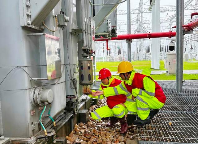 臺風(fēng)“普拉?！边^境，上海城市主電網(wǎng)運(yùn)行平穩(wěn)