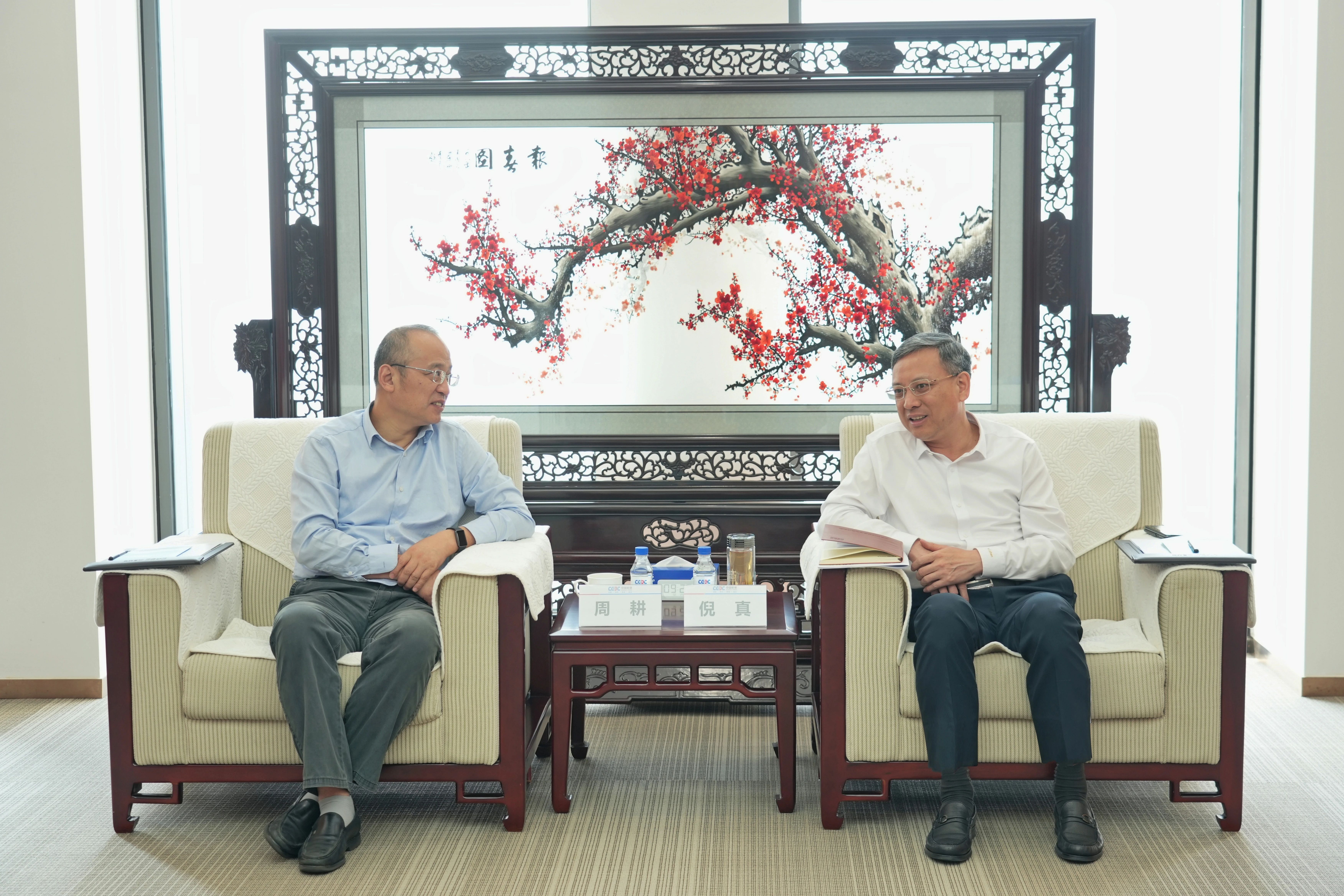 中國(guó)能建黨委副書(shū)記、總經(jīng)理倪真與武漢市硚口區(qū)委書(shū)記周耕會(huì)談