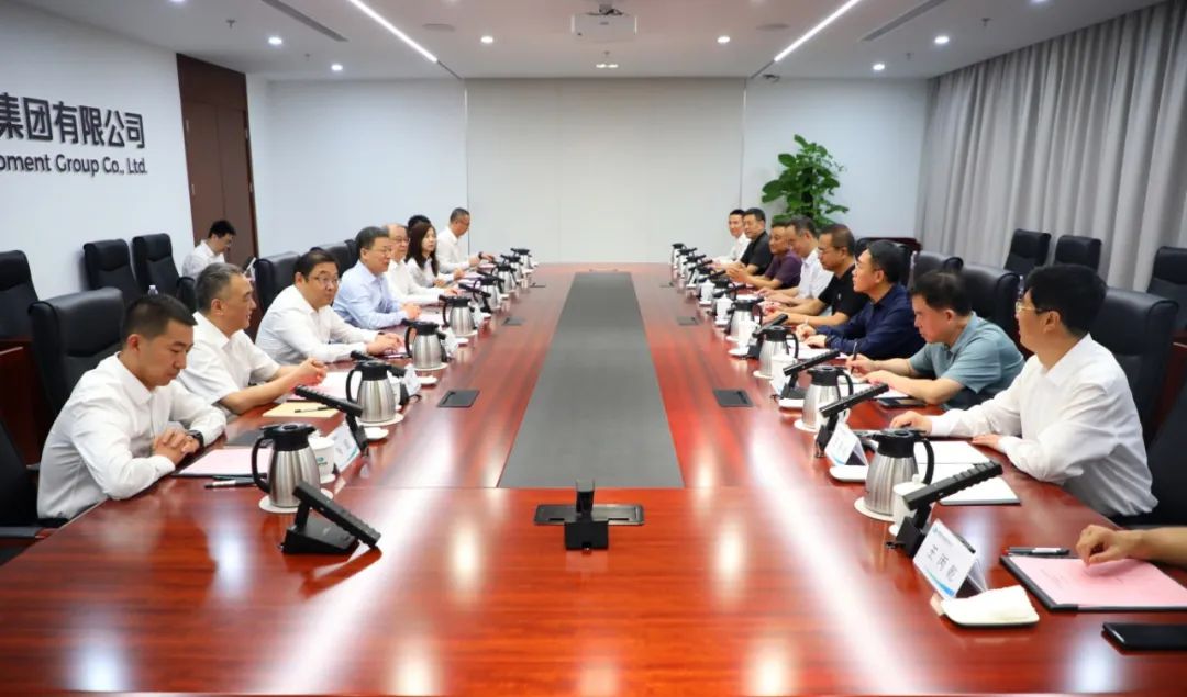 中國(guó)電氣裝備黨委書記、董事長(zhǎng)李洪鳳會(huì)見陜西省人大常委會(huì)副主任、寶雞市委書記楊廣亭