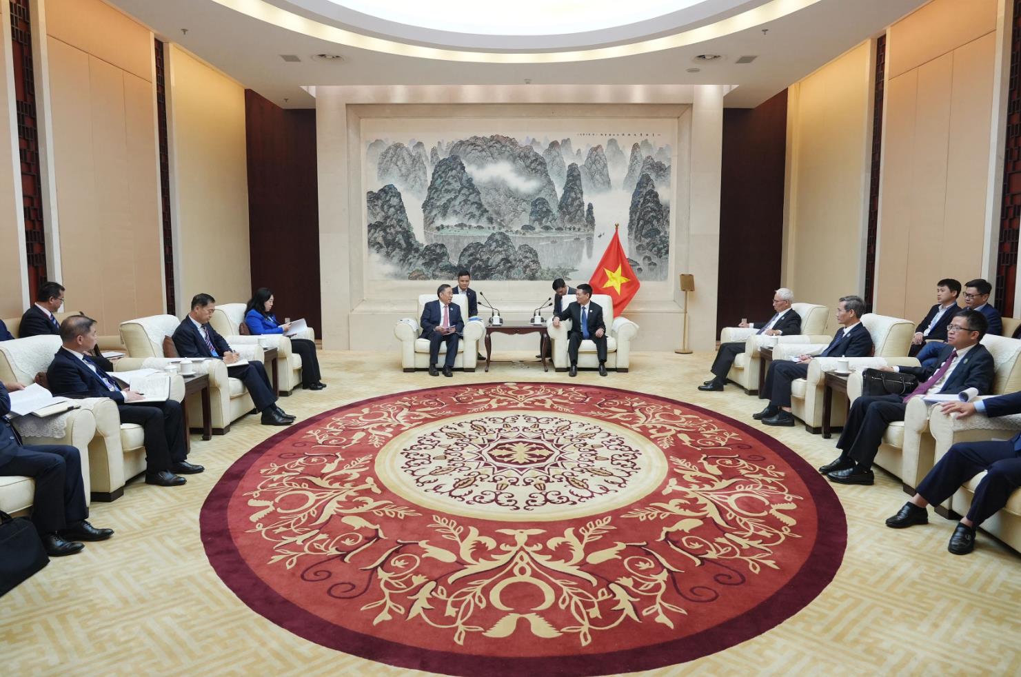 中國能建黨委書記、董事長宋海良拜會越南副總理兼財政部部長胡德福