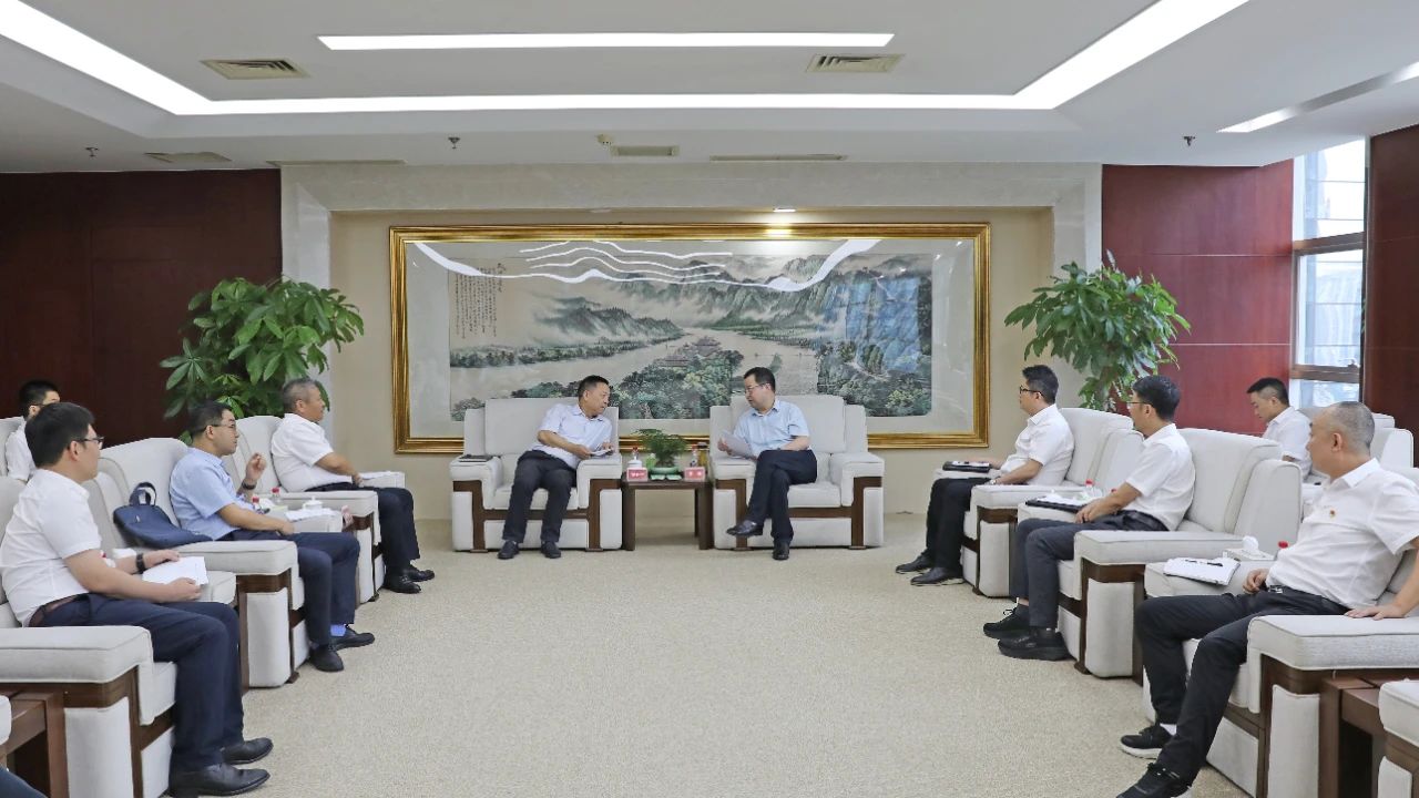 大唐四川公司黨委書記、董事長梁華與水電十局黨委書記、董事長范開平會談