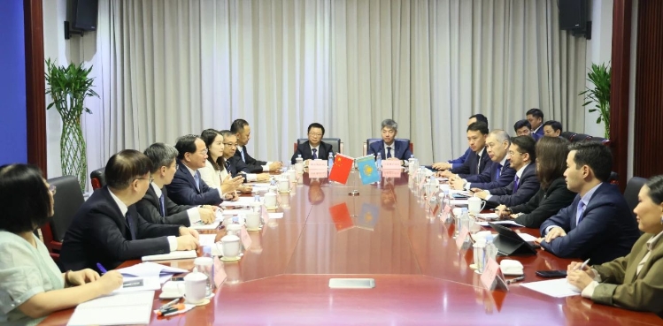 金壯龍會見哈薩克斯坦數(shù)字發(fā)展、創(chuàng)新和航空航天工業(yè)部部長扎斯蘭·馬季耶夫