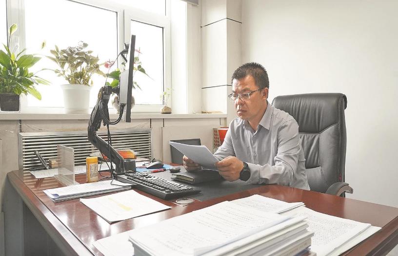 張忠鋒：為三江源頭百姓富裕、生態(tài)美好探索奔忙