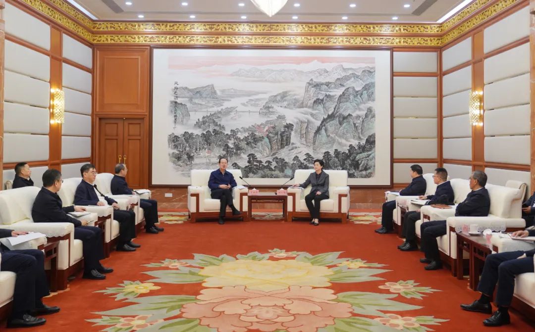 中國(guó)電建黨委書記、董事長(zhǎng)丁焰章拜會(huì)四川省委副書記、省長(zhǎng)施小琳